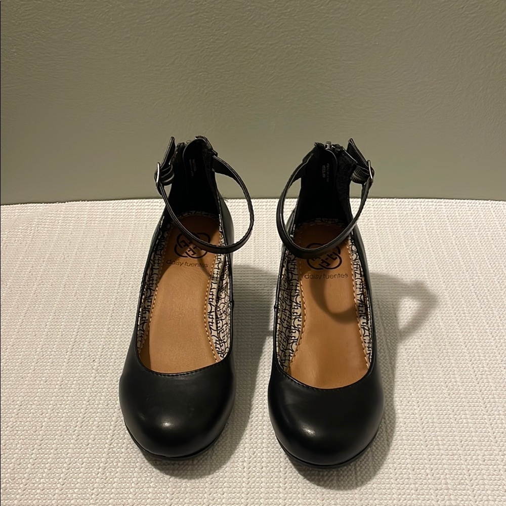 Daisy Fuentes Black wedge Shoes with Ankle Strap